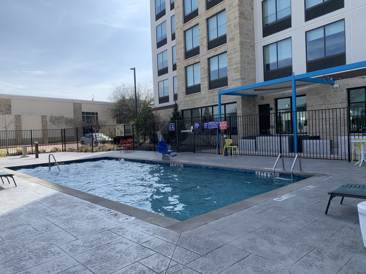Tru by Hilton Frisco Dallas pool