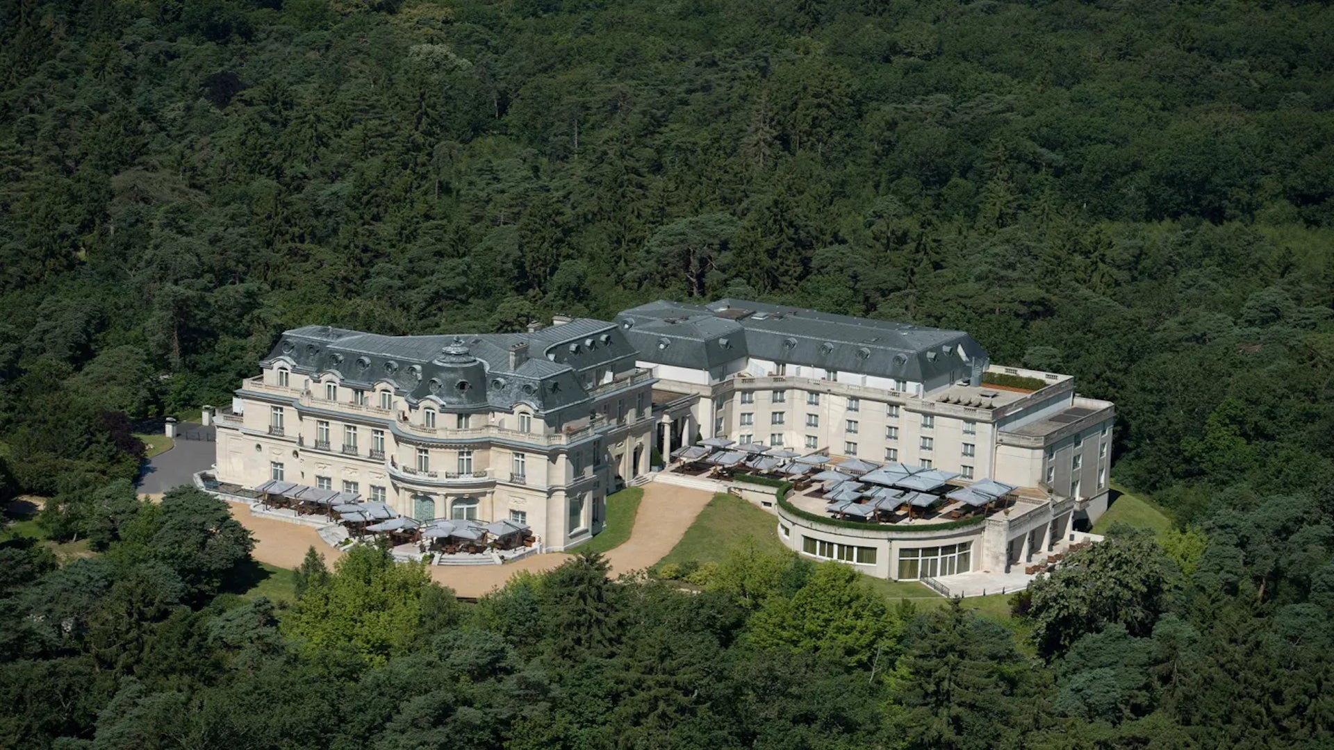 Aerial view of the InterContinental Chantilly - Château Mont Royal.