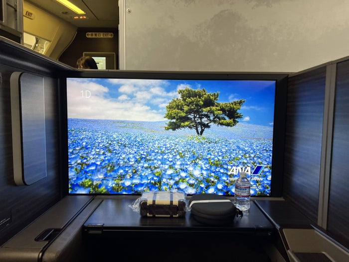 ANA First Class 4K Screen ANA First Class 4K Screen