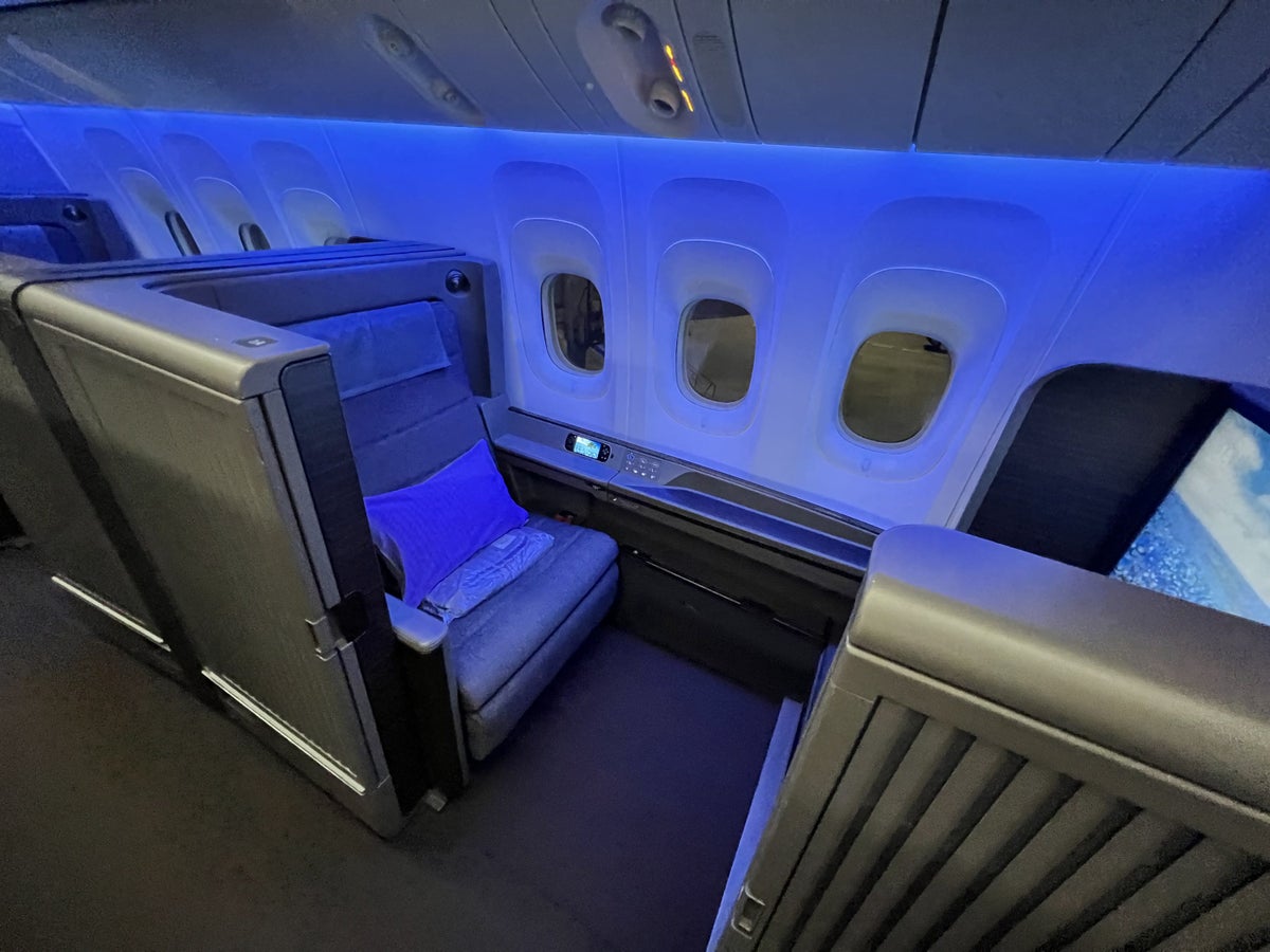 ANA Boeing 777-300ER The Suite First Class Review [HND to SFO]