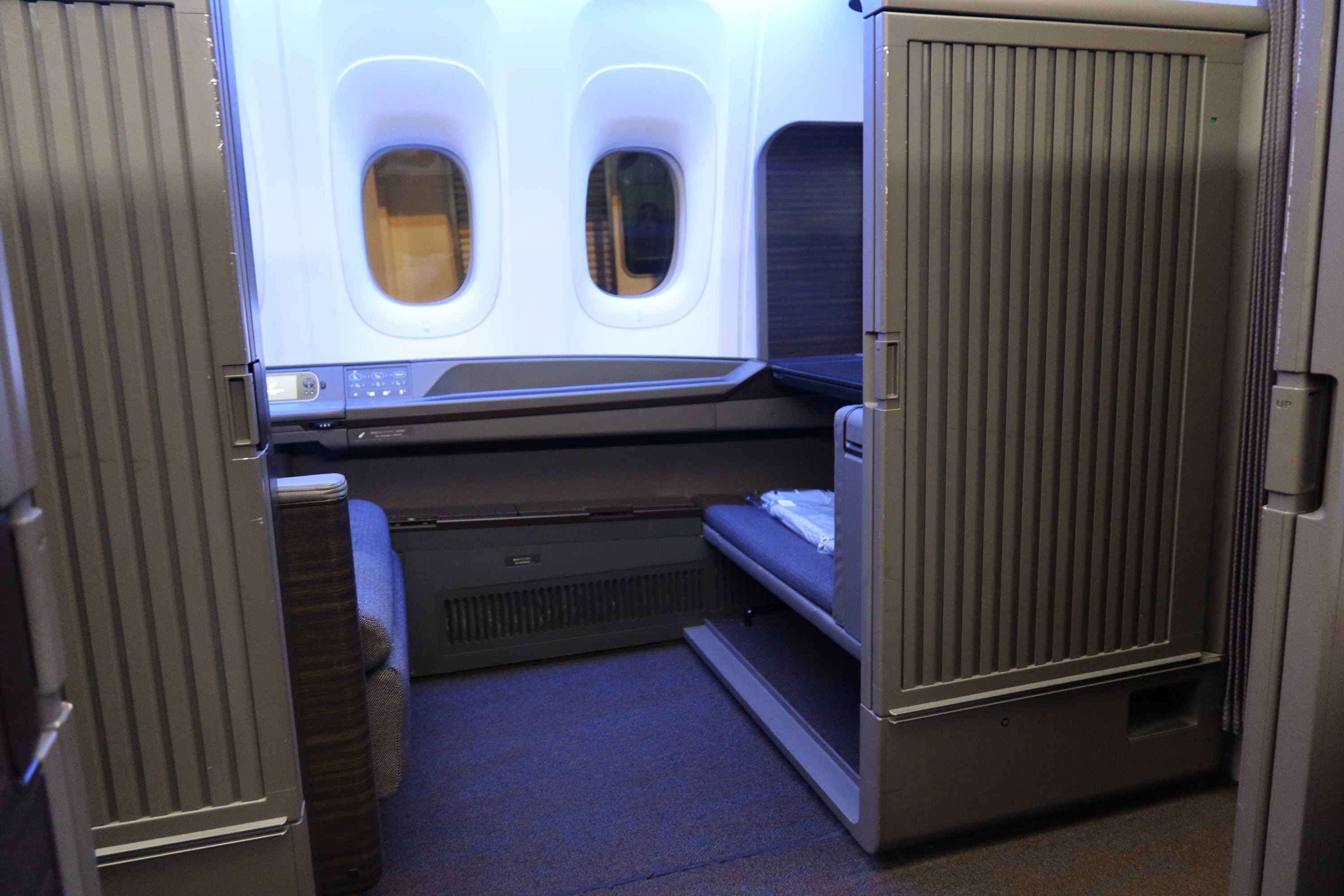 ANA Boeing 777-300ER The Suite First Class Review [HND-SFO]