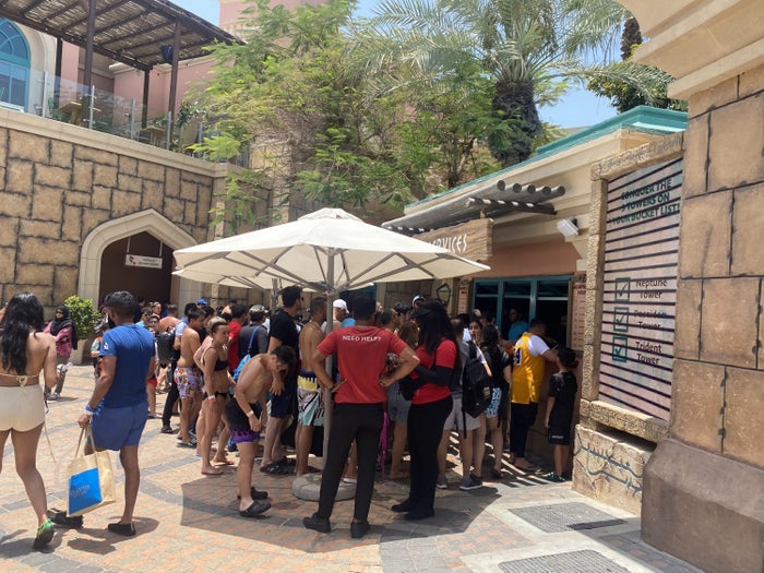 Atlantis Aquaventure Waterpark Guest Services line Atlantis Aquaventure Waterpark Guest Services line