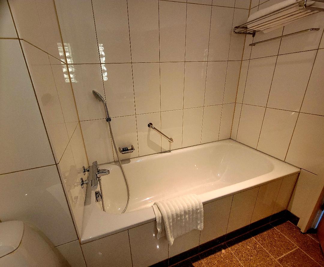 Clarion Hotel Copenhagen Airport Bathtub