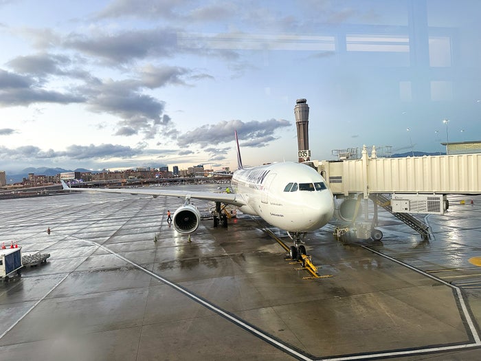 Hawaiian Airlines A330-200 First Class Review [LAS to HNL]
