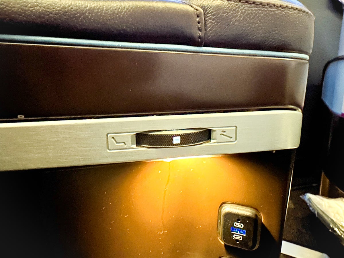 Hawaiian Airlines First Class seat control