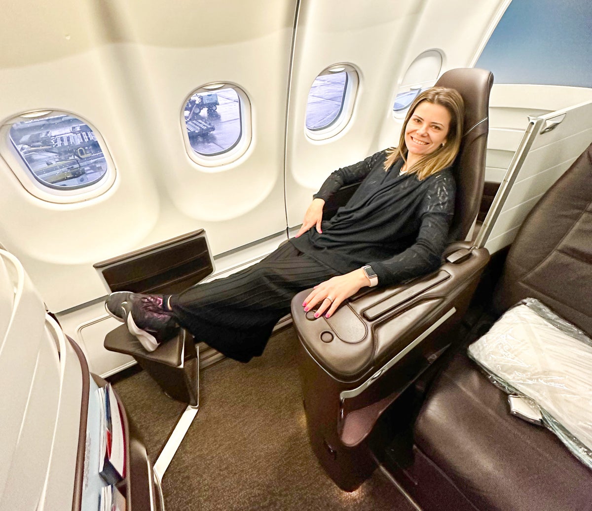Hawaiian Airlines First Class woman