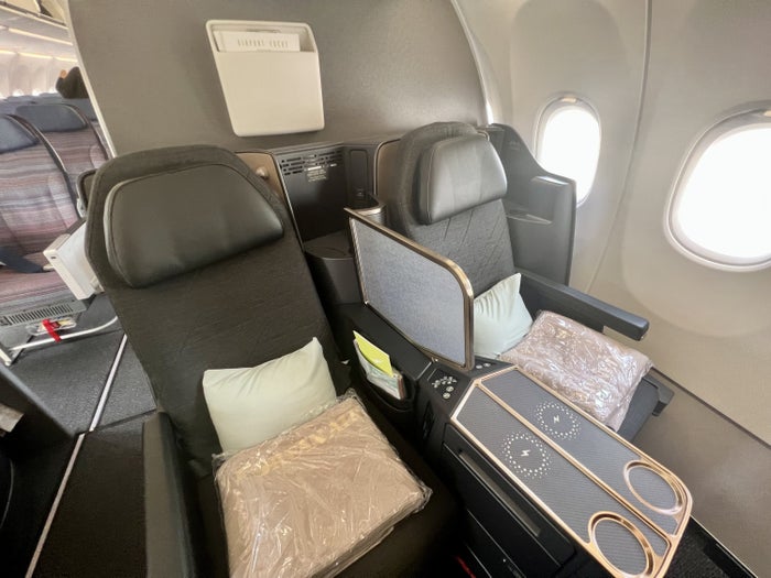 Korean Air business class suites Korean Air A321neo Prestige Class