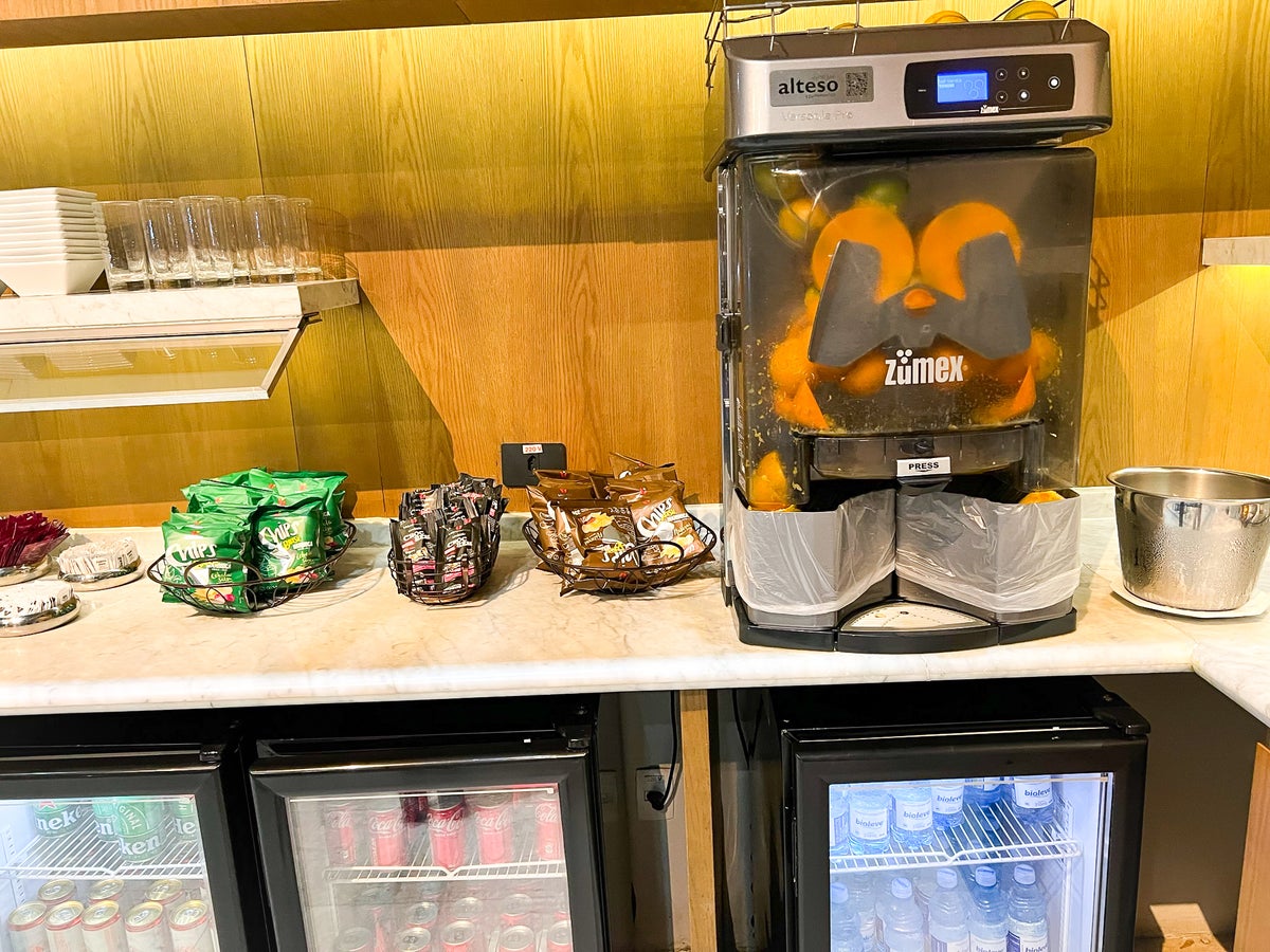 Orange juice machine at LATAM VIP Lounge GRU