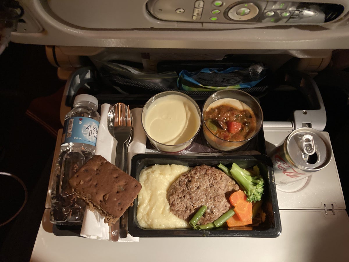 Qatar Airways 777 DOH DFW economy dinner unwrapped