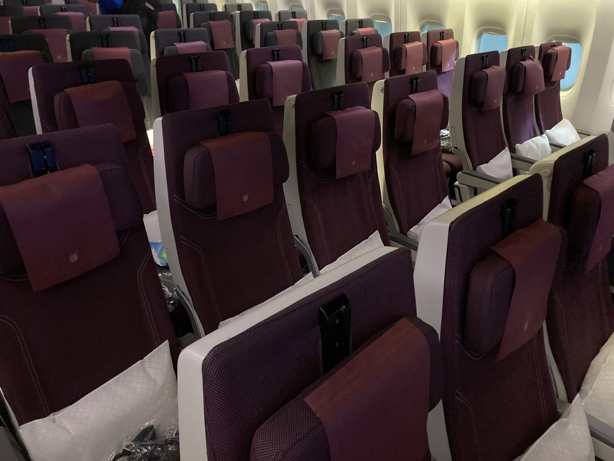 Qatar Airways Boeing 777-200LR Economy Class Review [DOH to DFW]