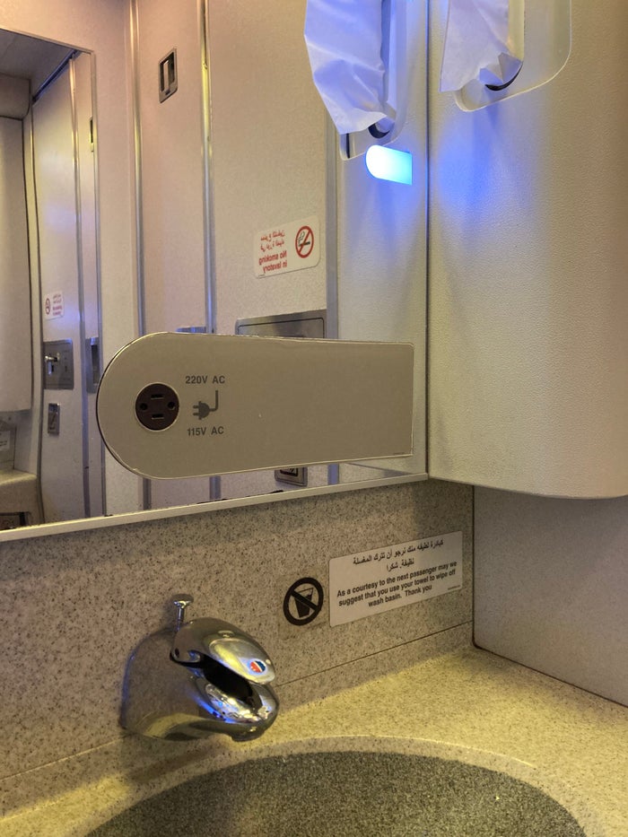 Qatar Airways 777 DOH DFW economy sink Qatar Airways 777 DOH DFW economy sink