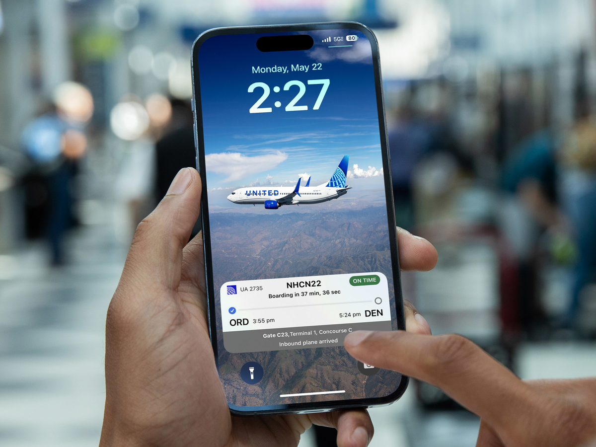 United Adds Live Activities for iPhone Users [Get Day-of Updates!]