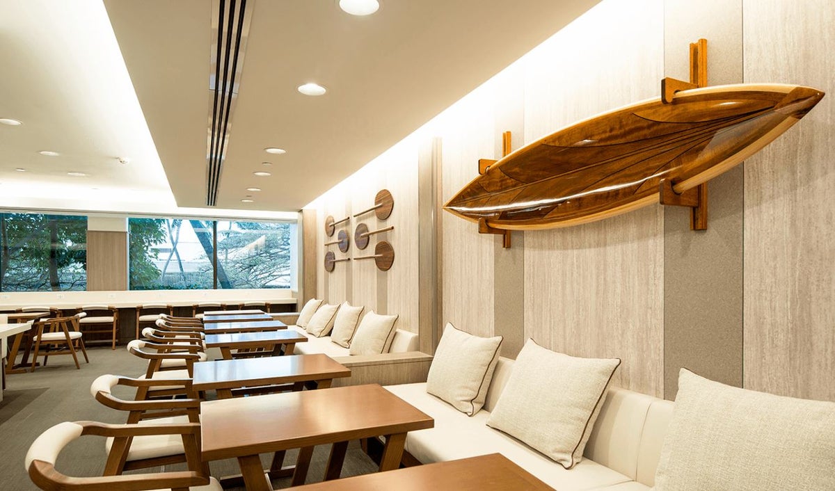 Admirals Club Japan Airlines Sakura Lounge HNL