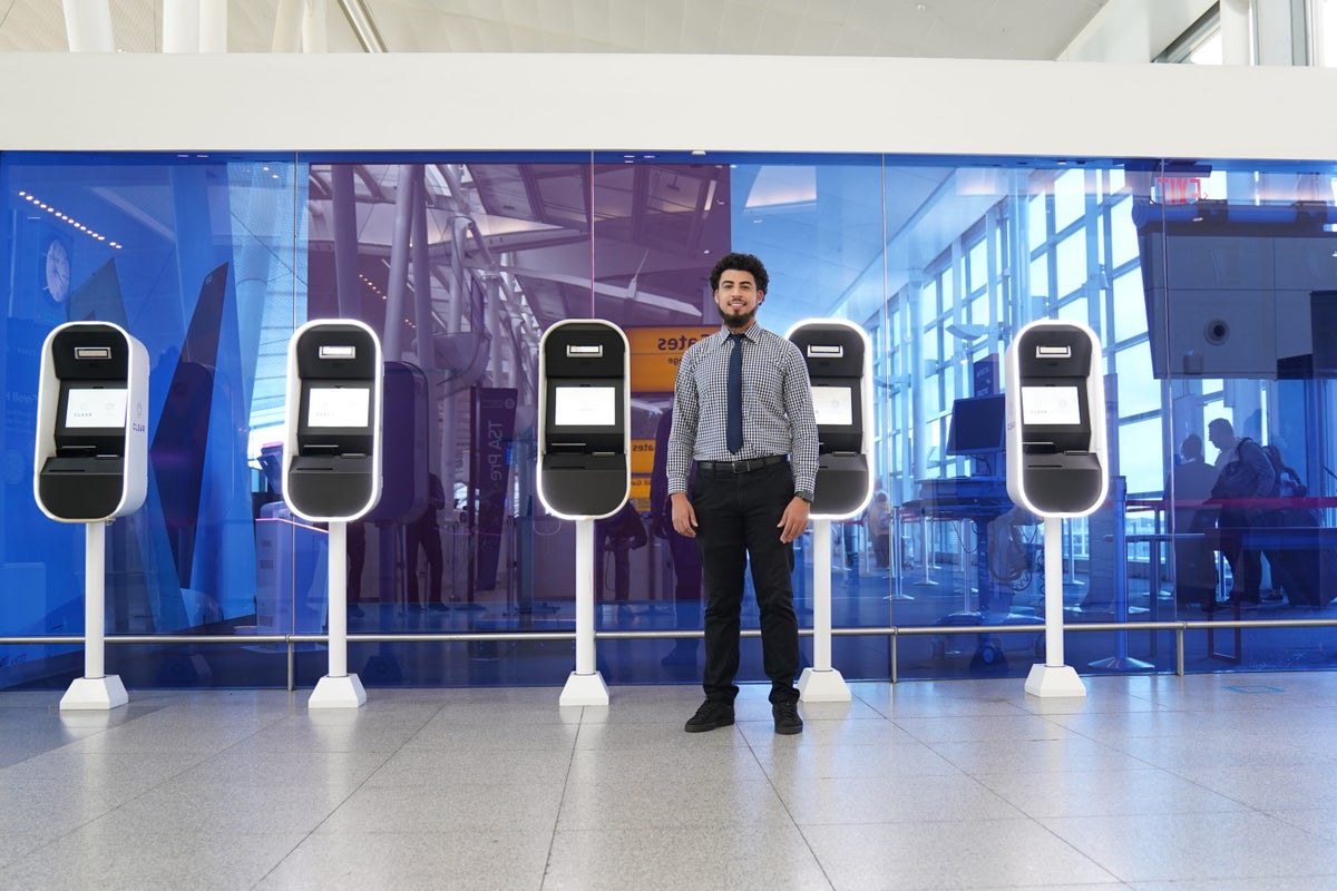 Alaska Mileage Plan Members: Get a CLEAR Discount and Bonus Miles for Signing Up or Renewing