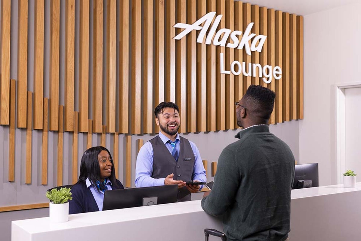 Alaska Airlines Reopens Reimagined D Concourse Lounge in Seattle