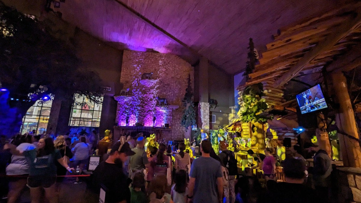Great Wolf Lodge Grapevine activities Glow Dance Party