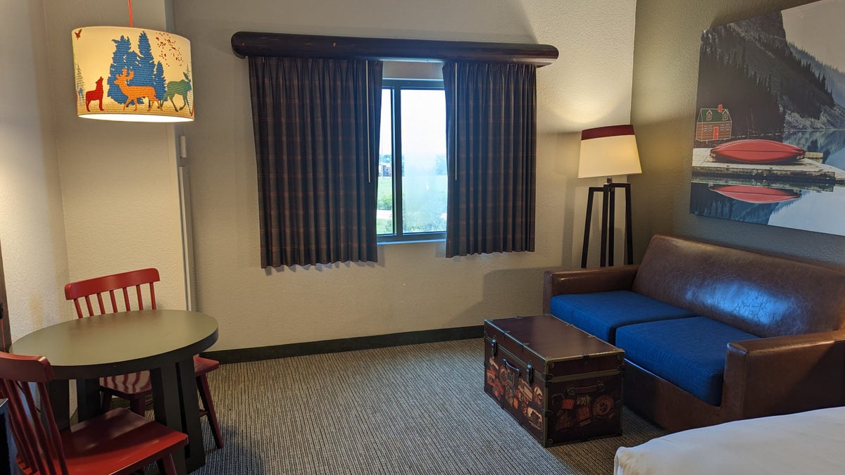 Great Wolf Lodge Grapevine guestroom dining and seating