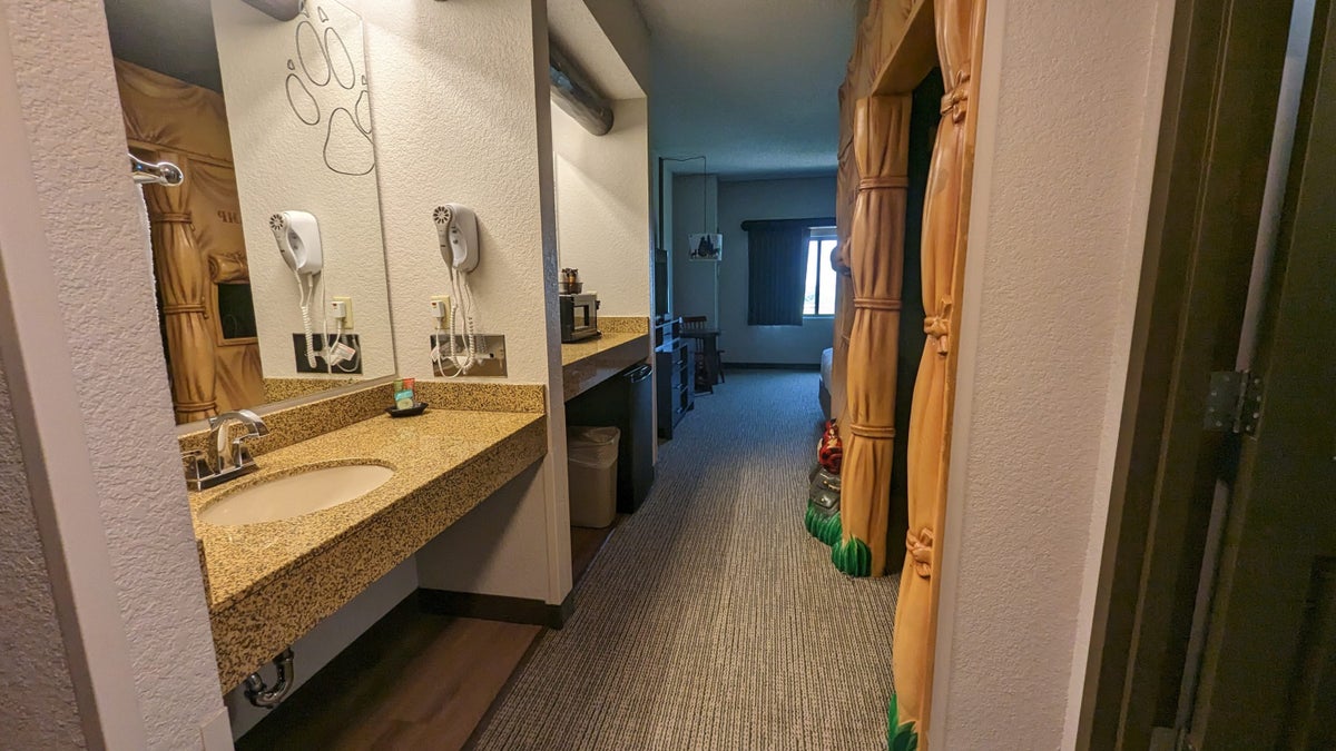 Great Wolf Lodge Grapevine guestroom entry
