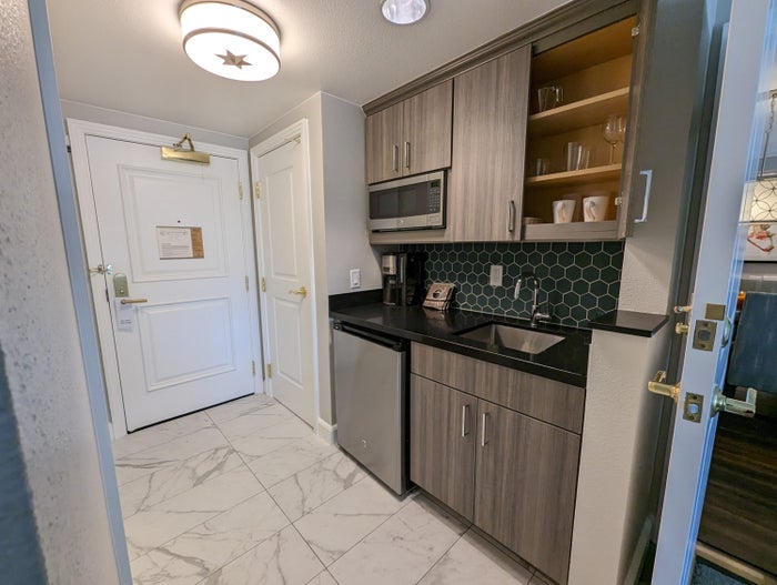 Hilton Grand Vacations timeshare presentation room tour mini kitchen Hilton Grand Vacations timeshare presentation room tour mini kitchen