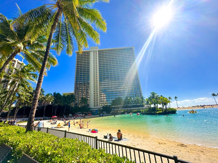 Hilton Hawaiian Village rainbow tower and lagoon Hilton Hawaiian Village rainbow tower and lagoon