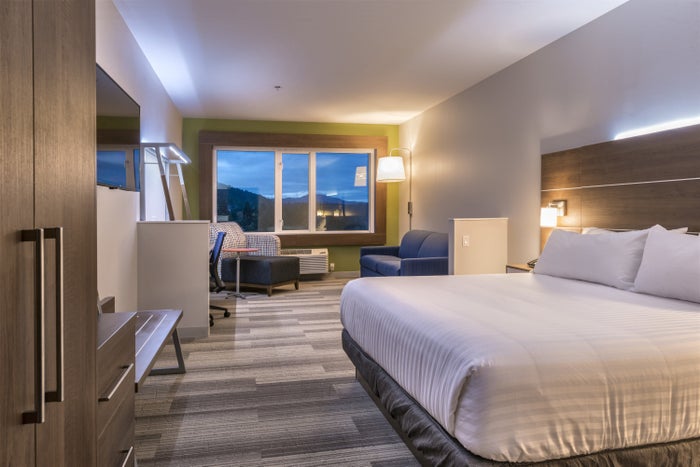A guestroom at Holiday Inn Express Suites Courtenay A guestroom at Holiday Inn Express Suites Courtenay