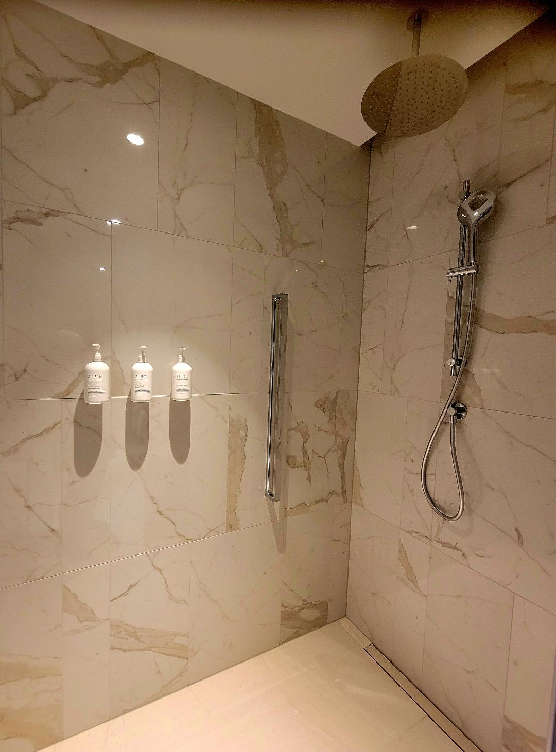 Iceland Parliament Hotel Shower
