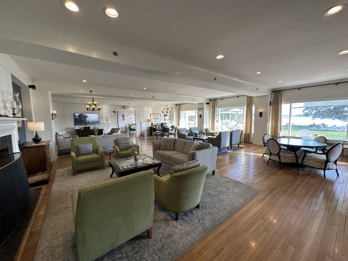 Tides Inn Lobby