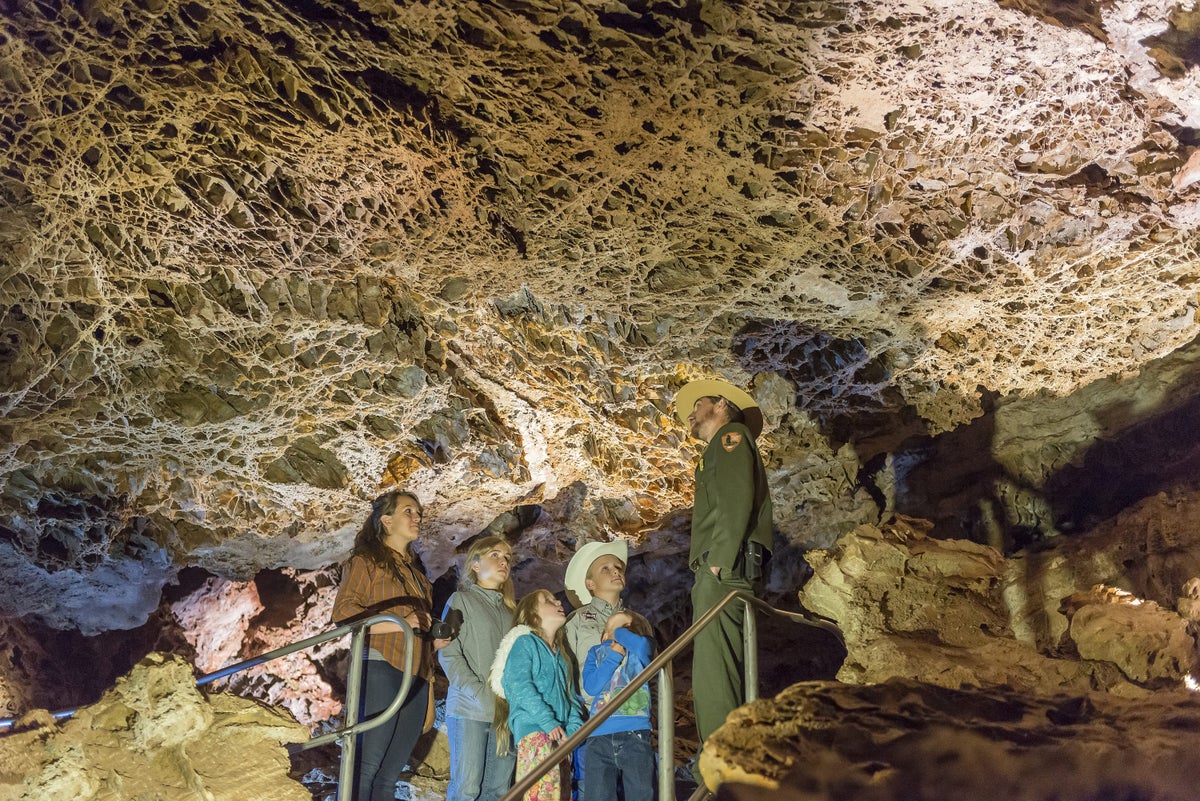 Wind Cave tour with ranger