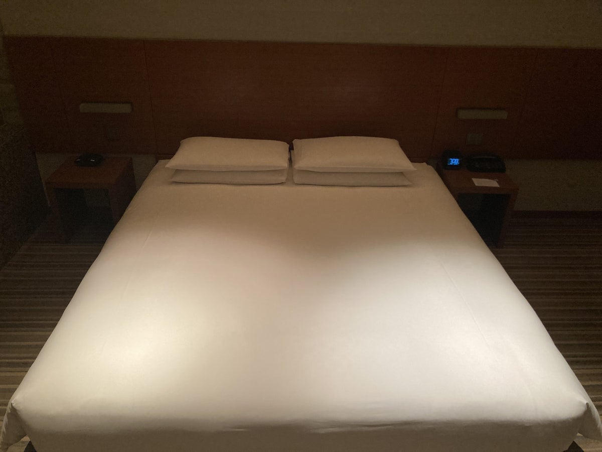 Hyatt Regency Tokyo bedroom bed