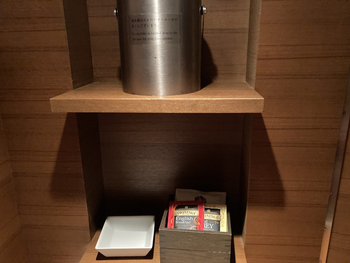 Hyatt Regency Tokyo bedroom minibar tea supplies ice bucket