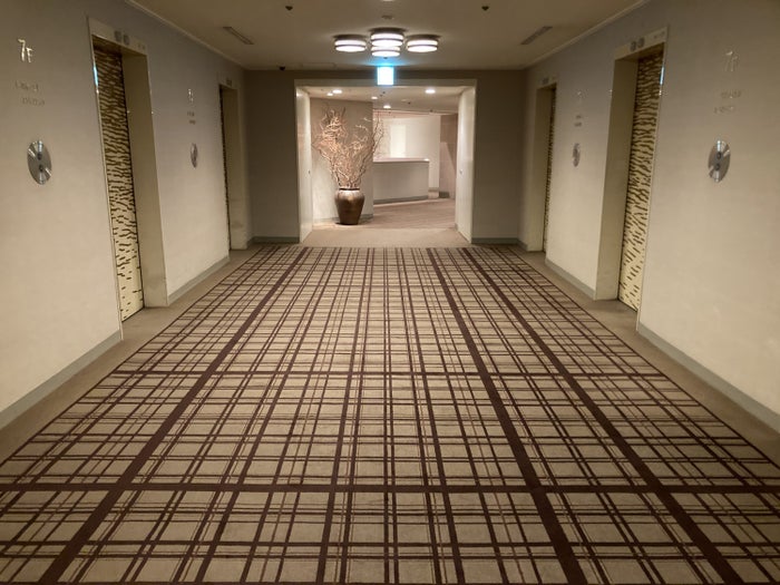 Hyatt Regency Tokyo elevator waiting area 7th floor