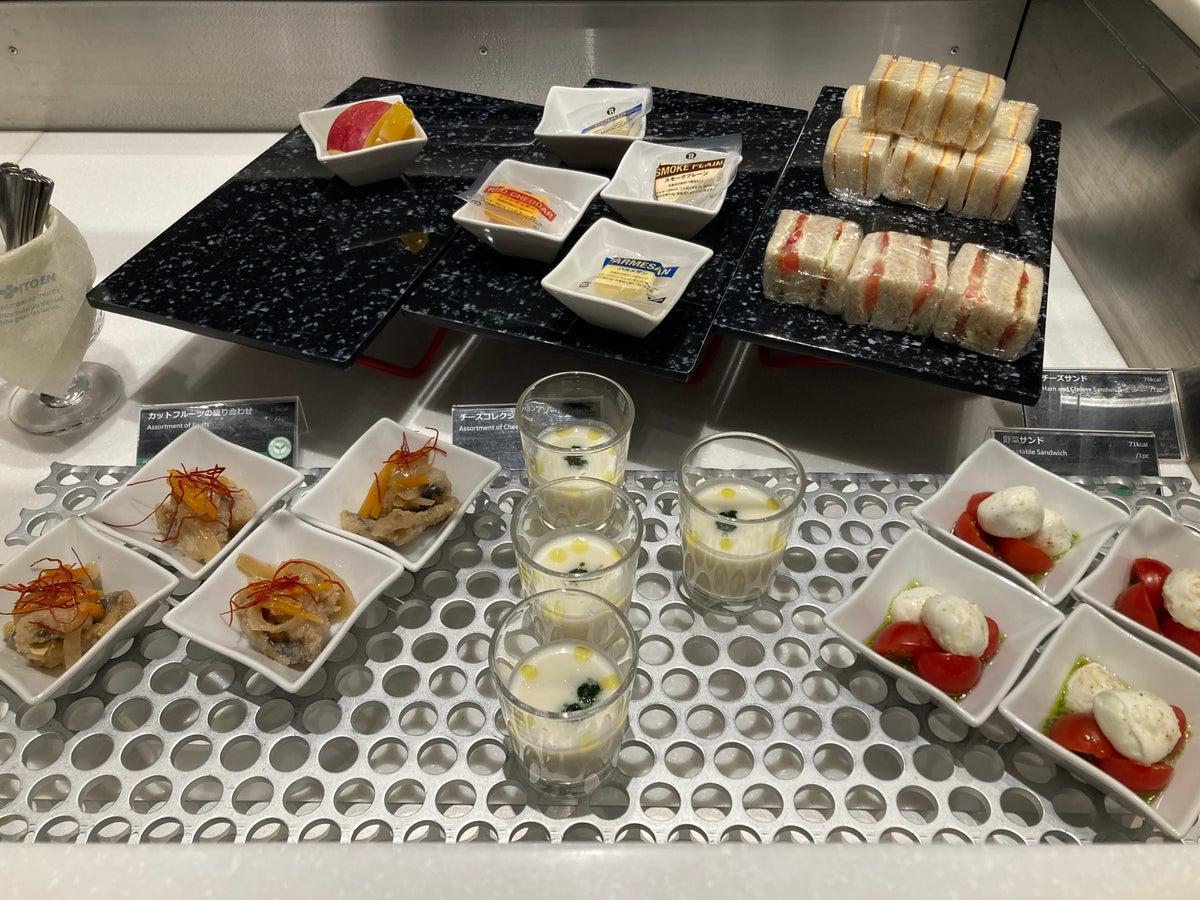 ANA Suites Lounge first class HND airport desserts