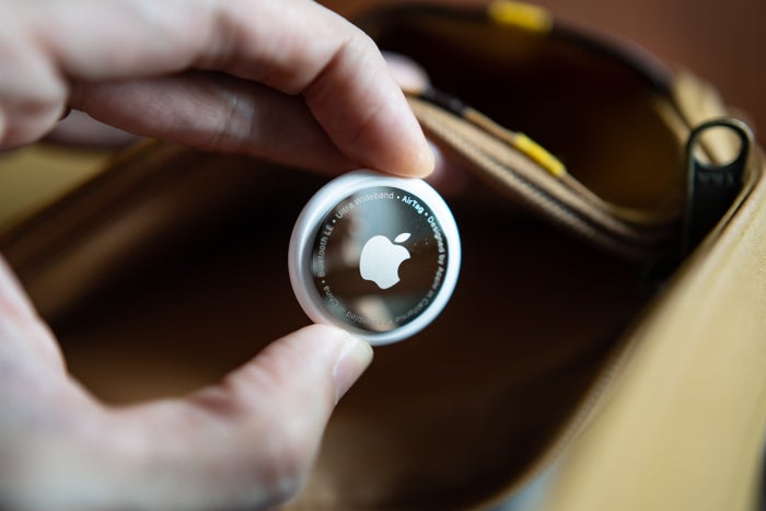 Apple AirTags Discounted to $59.99 at Amazon and Walmart [Lowest Price of the Year!]
