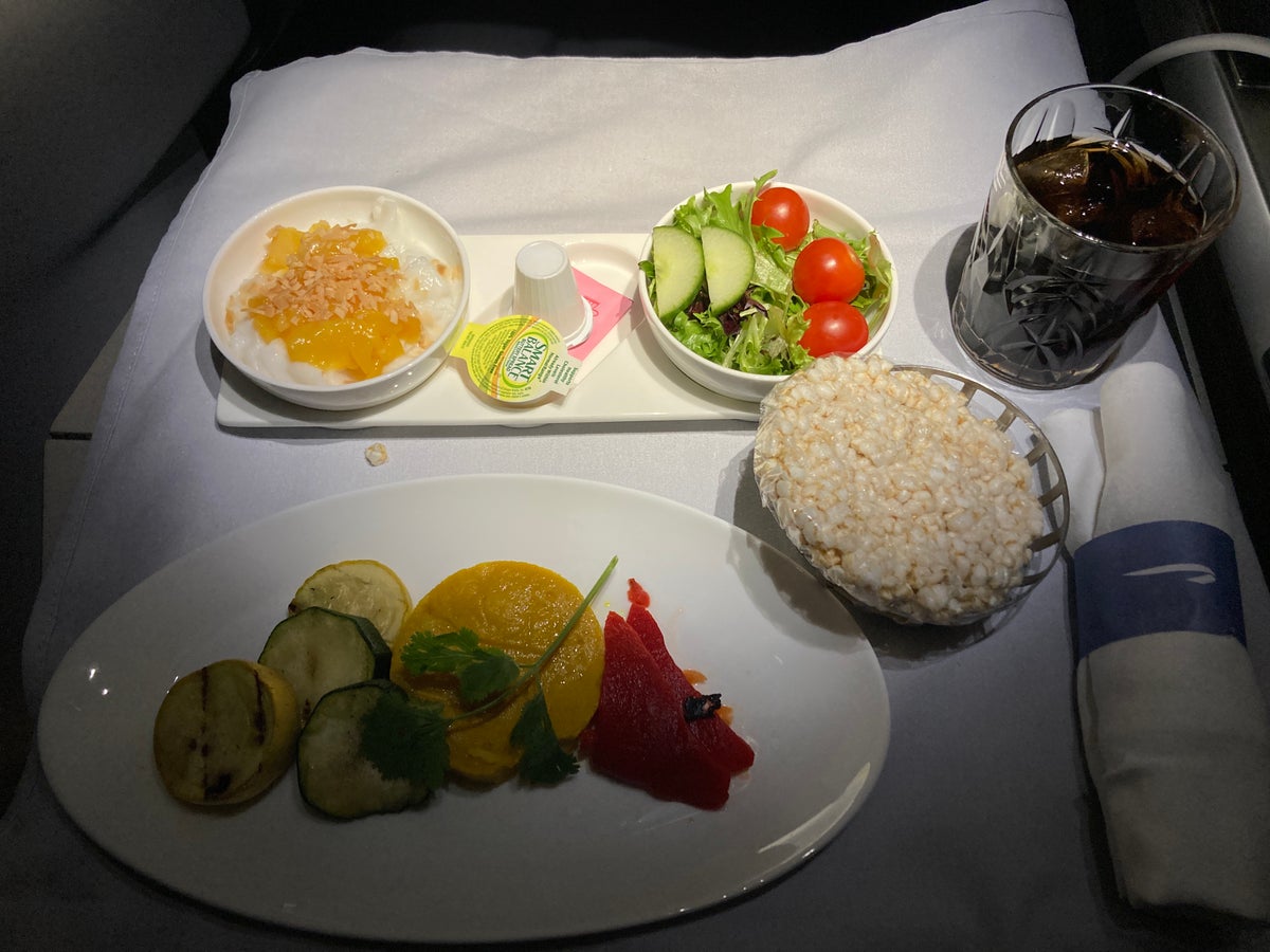 British Airways A350 1000 Club Suites review LAS LHR dinner starters 