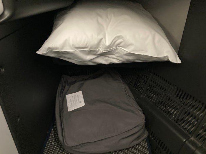 British Airways A350 1000 Club Suites review LAS LHR items in foot well