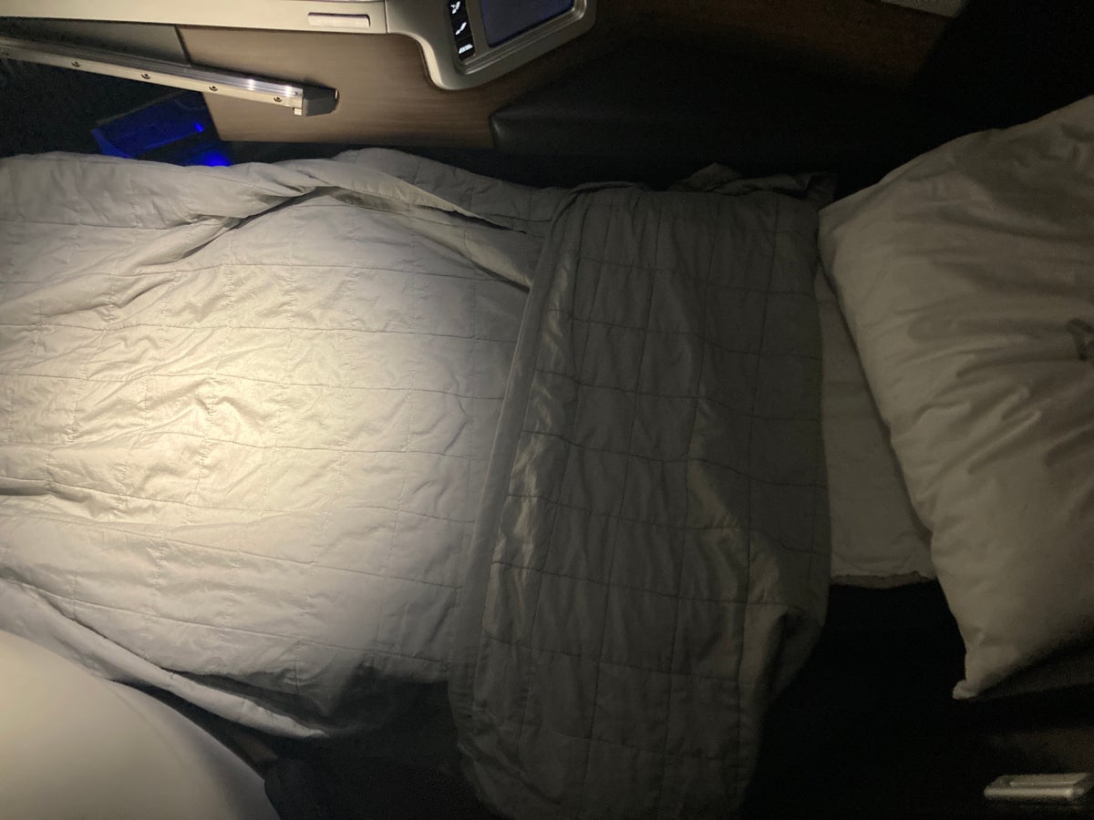 British Airways A350 1000 Club Suites review LAS LHR lie flat bed