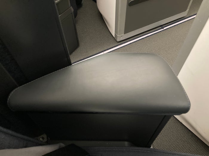 British Airways A350 1000 Club Suites review LAS LHR moveable arm rest up