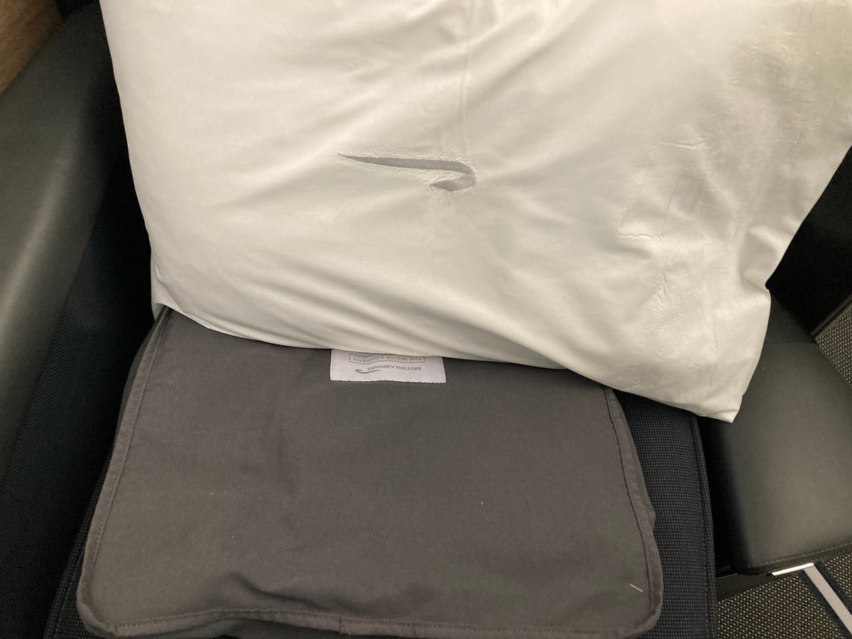 British Airways A350 1000 Club Suites review LAS LHR pillow and blanket