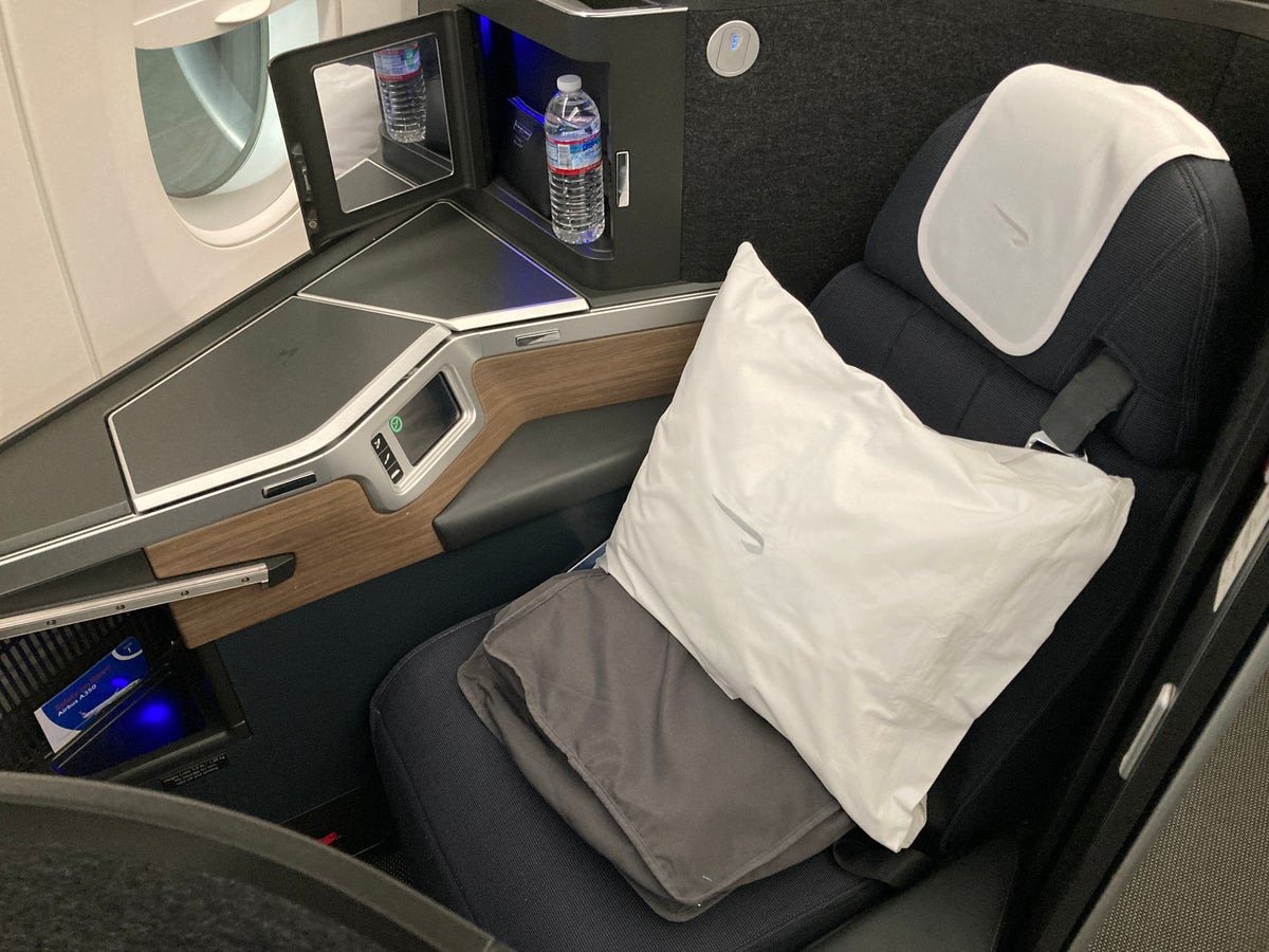 British Airways A350 1000 Club Suites review LAS LHR seat 8K at boarding