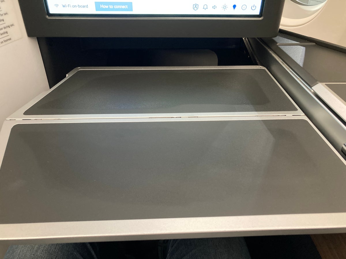 British Airways A350 1000 Club Suites review LAS LHR slide out tray table unfolded