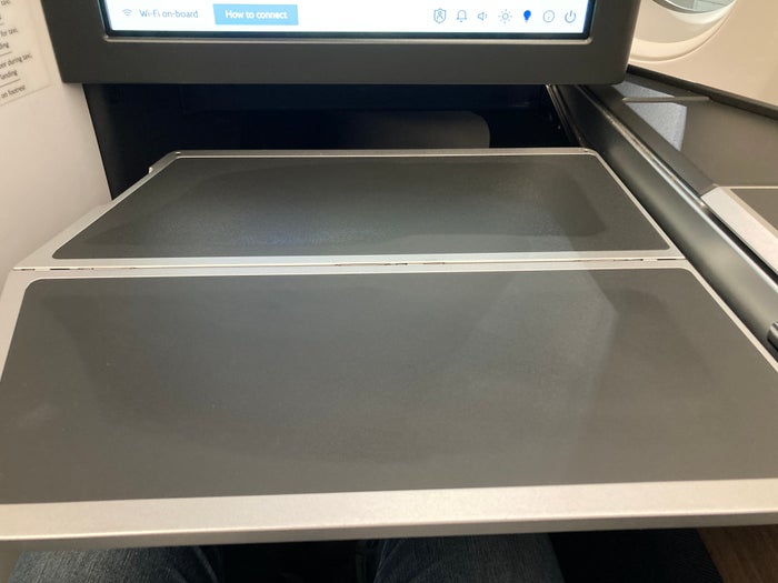 British Airways A350 1000 Club Suites review LAS LHR slide out tray table unfolded