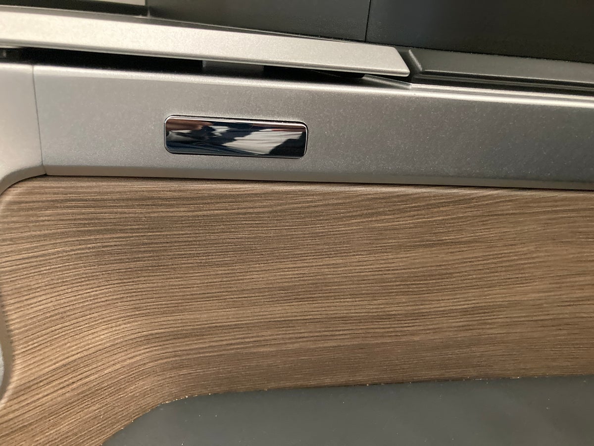 British Airways A350 1000 Club Suites review LAS LHR wood paneling