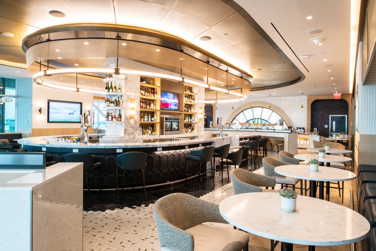 Delta Opens Second Sky Club at New YorkJFK Terminal 4