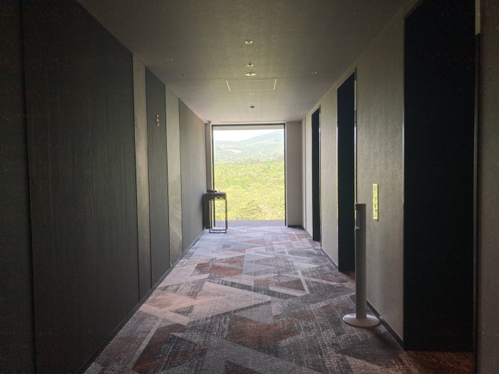 Fuji Speedway Hotel elevator waiting area sixth floor Fuji Speedway Hotel elevator waiting area sixth floor
