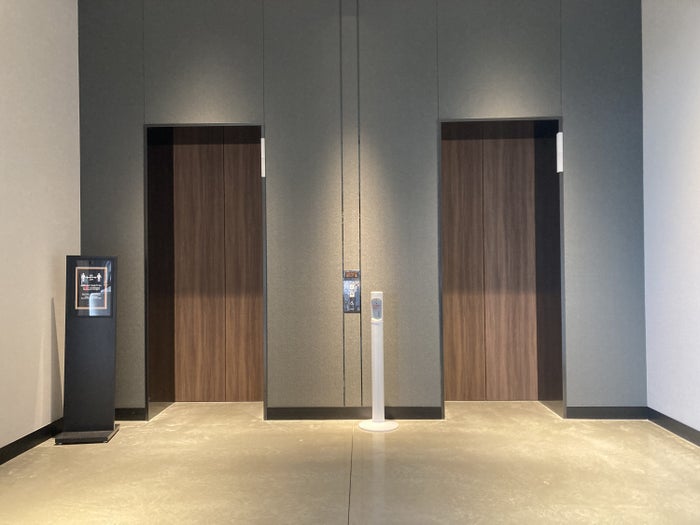 Fuji Speedway Hotel elevator waiting area Fuji Speedway Hotel elevator waiting area