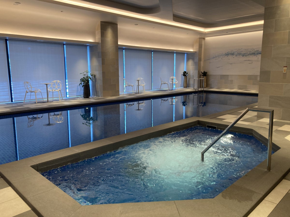 Fuji Speedway Hotel pool hot tub