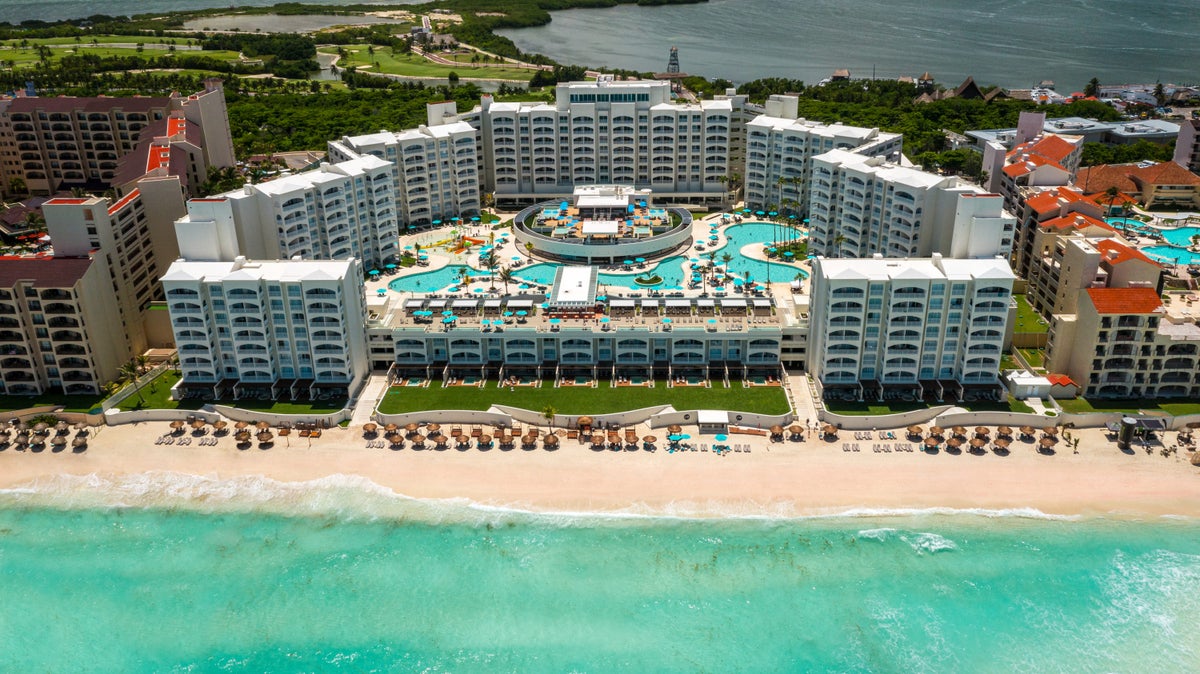 Hilton Signs for New Cancún All-inclusive, Opening This Fall