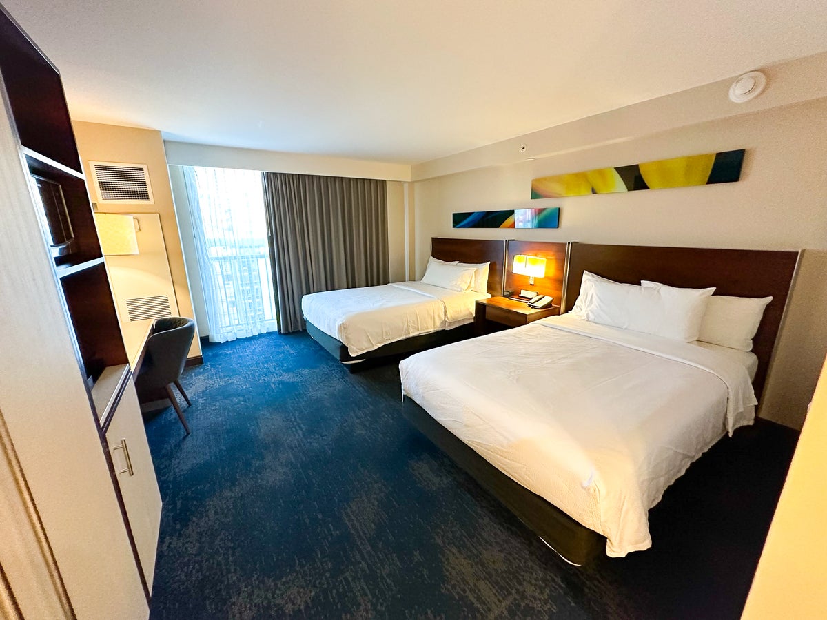 Hilton Garden Inn Waikiki Beach 2 double bed bedroom