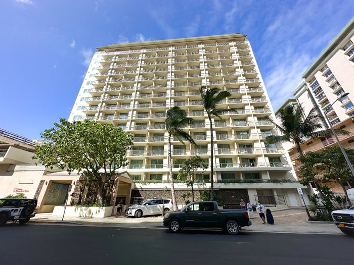 Hilton Garden Inn Waikiki Beach valet driveway Hilton Garden Inn Waikiki Beach valet driveway