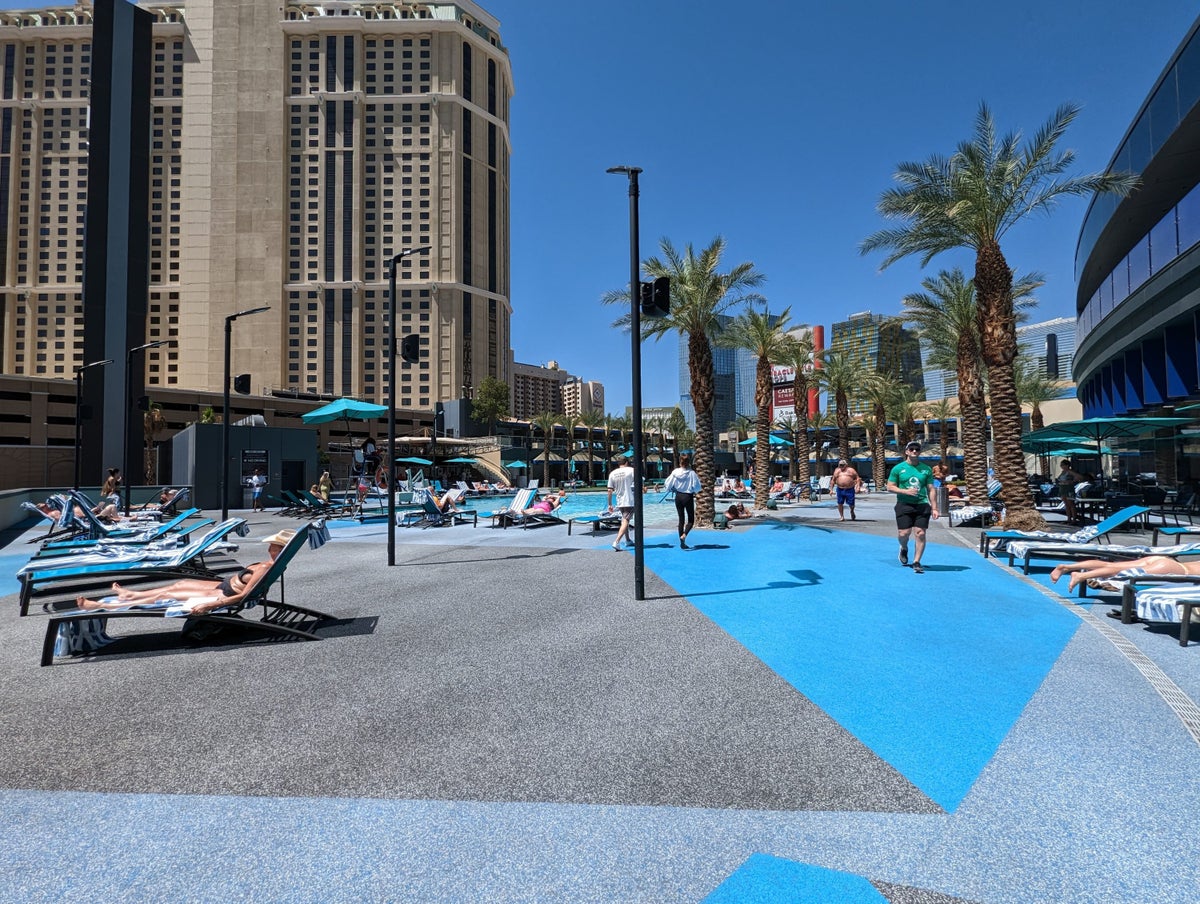 Hilton Grand Vacations Elara Las Vegas pool seating